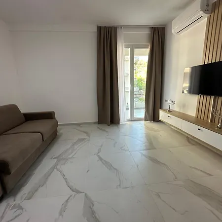 Ilyonis Mias Apartament *
